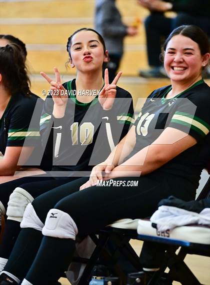 Thumbnail 2 in Golden vs. Bear Creek photogallery.