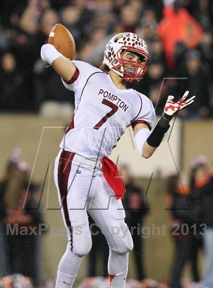 Thumbnail 1 in Pompton Lakes vs. Hasbrouck Heights (NJSIAA North 1 Group 1 Final) photogallery.