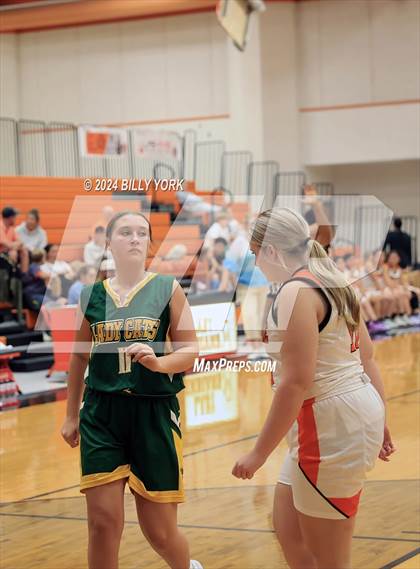 Thumbnail 2 in Grand Saline vs Harleton photogallery.