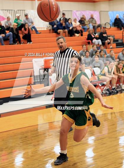 Thumbnail 2 in Grand Saline vs Harleton photogallery.
