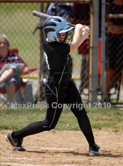 Thumbnail 1 in Cobden v. Cumberland (IHSA Class 1A Super-Sectional) photogallery.
