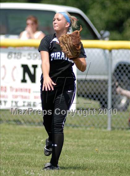 Thumbnail 1 in Cobden v. Cumberland (IHSA Class 1A Super-Sectional) photogallery.