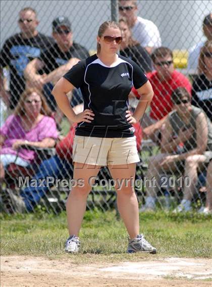 Thumbnail 2 in Cobden v. Cumberland (IHSA Class 1A Super-Sectional) photogallery.