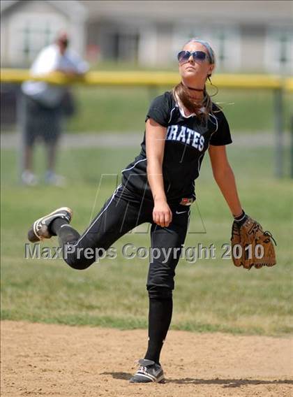 Thumbnail 1 in Cobden v. Cumberland (IHSA Class 1A Super-Sectional) photogallery.