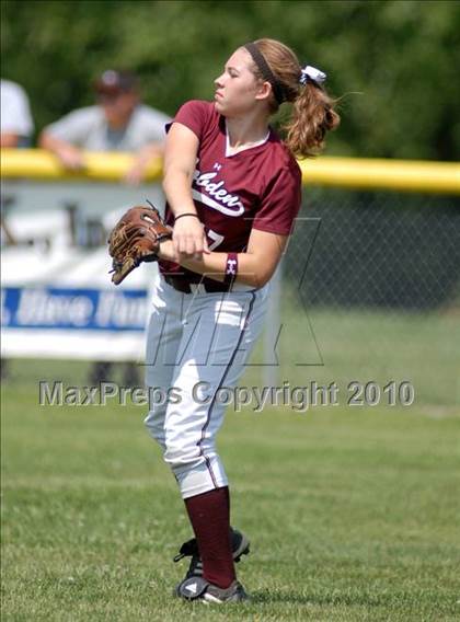 Thumbnail 2 in Cobden v. Cumberland (IHSA Class 1A Super-Sectional) photogallery.