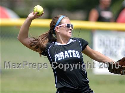 Thumbnail 1 in Cobden v. Cumberland (IHSA Class 1A Super-Sectional) photogallery.