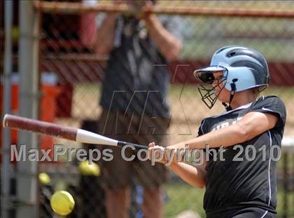Thumbnail 2 in Cobden v. Cumberland (IHSA Class 1A Super-Sectional) photogallery.