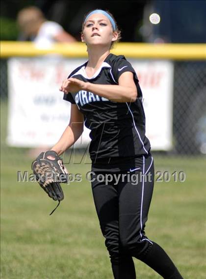 Thumbnail 3 in Cobden v. Cumberland (IHSA Class 1A Super-Sectional) photogallery.