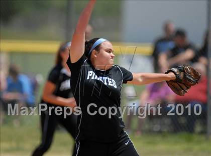 Thumbnail 1 in Cobden v. Cumberland (IHSA Class 1A Super-Sectional) photogallery.