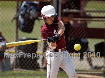 Thumbnail 2 in Cobden v. Cumberland (IHSA Class 1A Super-Sectional) photogallery.
