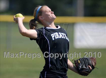 Thumbnail 3 in Cobden v. Cumberland (IHSA Class 1A Super-Sectional) photogallery.