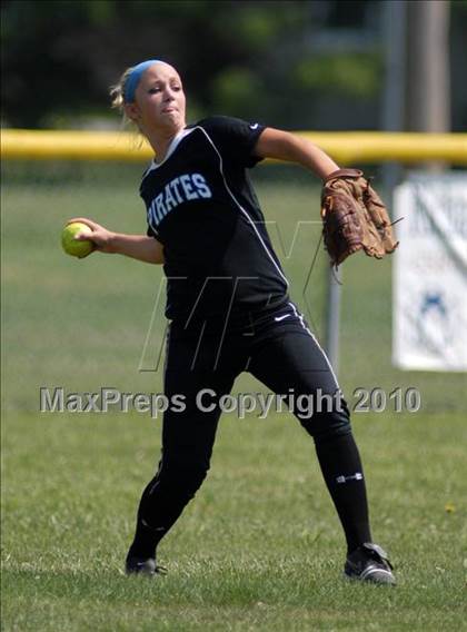 Thumbnail 3 in Cobden v. Cumberland (IHSA Class 1A Super-Sectional) photogallery.