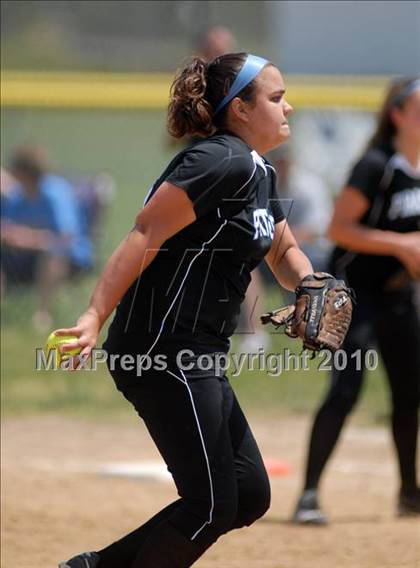 Thumbnail 3 in Cobden v. Cumberland (IHSA Class 1A Super-Sectional) photogallery.