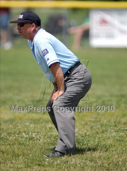 Thumbnail 3 in Cobden v. Cumberland (IHSA Class 1A Super-Sectional) photogallery.