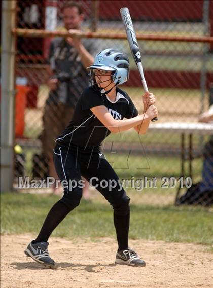 Thumbnail 3 in Cobden v. Cumberland (IHSA Class 1A Super-Sectional) photogallery.