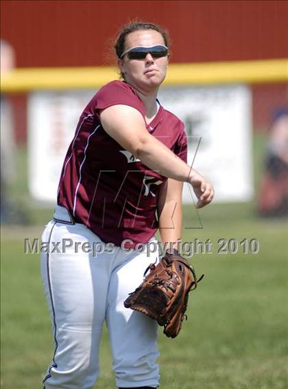 Thumbnail 3 in Cobden v. Cumberland (IHSA Class 1A Super-Sectional) photogallery.