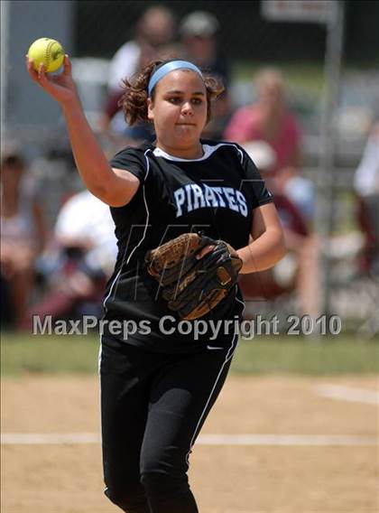 Thumbnail 3 in Cobden v. Cumberland (IHSA Class 1A Super-Sectional) photogallery.