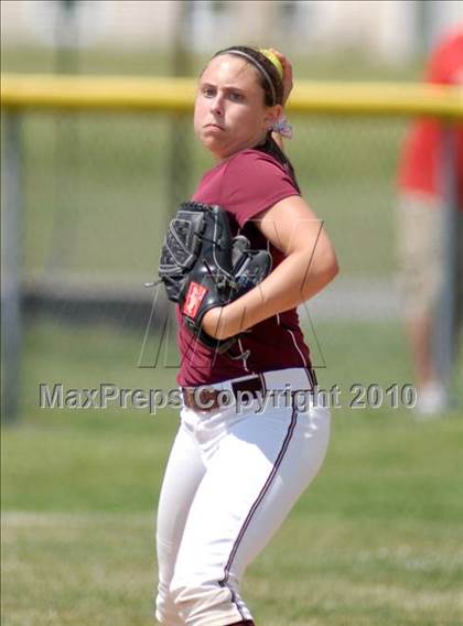 Thumbnail 3 in Cobden v. Cumberland (IHSA Class 1A Super-Sectional) photogallery.