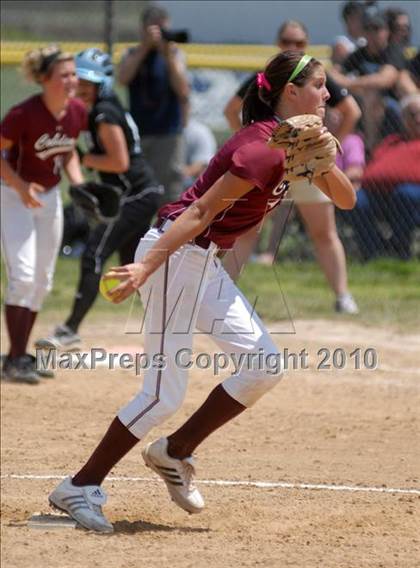 Thumbnail 1 in Cobden v. Cumberland (IHSA Class 1A Super-Sectional) photogallery.