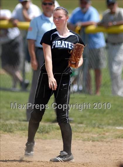 Thumbnail 2 in Cobden v. Cumberland (IHSA Class 1A Super-Sectional) photogallery.