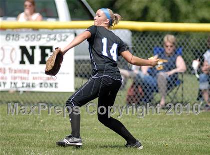Thumbnail 2 in Cobden v. Cumberland (IHSA Class 1A Super-Sectional) photogallery.