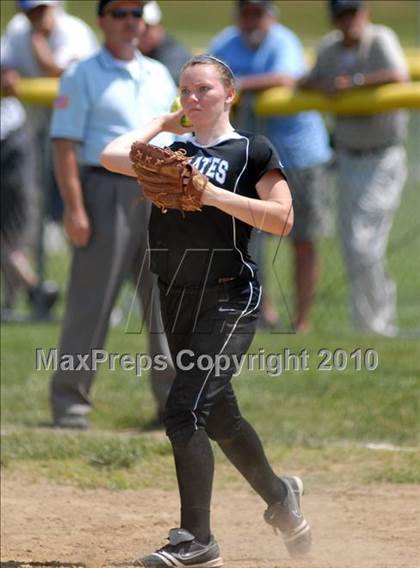 Thumbnail 1 in Cobden v. Cumberland (IHSA Class 1A Super-Sectional) photogallery.