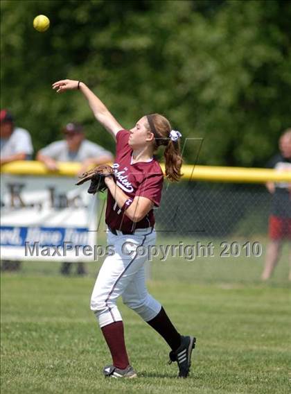 Thumbnail 1 in Cobden v. Cumberland (IHSA Class 1A Super-Sectional) photogallery.