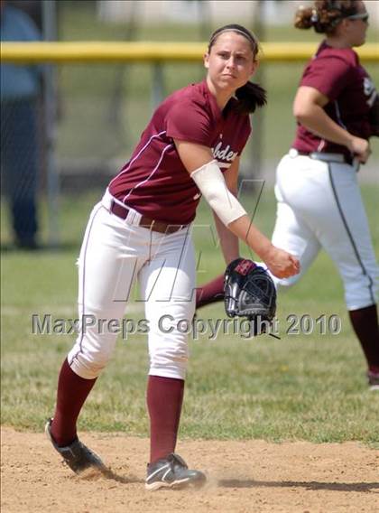 Thumbnail 3 in Cobden v. Cumberland (IHSA Class 1A Super-Sectional) photogallery.