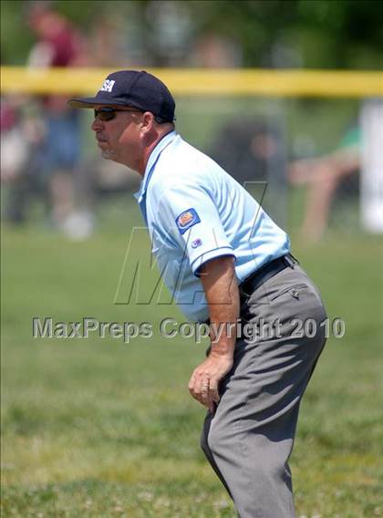 Thumbnail 2 in Cobden v. Cumberland (IHSA Class 1A Super-Sectional) photogallery.