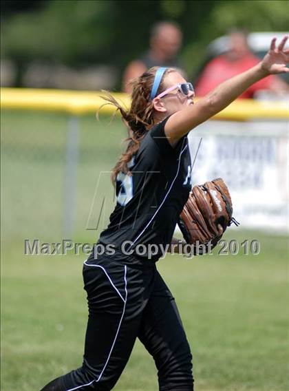 Thumbnail 2 in Cobden v. Cumberland (IHSA Class 1A Super-Sectional) photogallery.