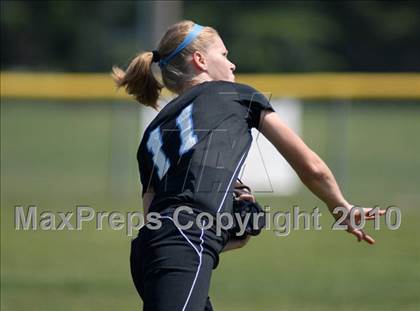 Thumbnail 1 in Cobden v. Cumberland (IHSA Class 1A Super-Sectional) photogallery.