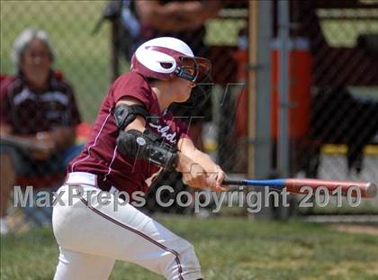 Thumbnail 1 in Cobden v. Cumberland (IHSA Class 1A Super-Sectional) photogallery.