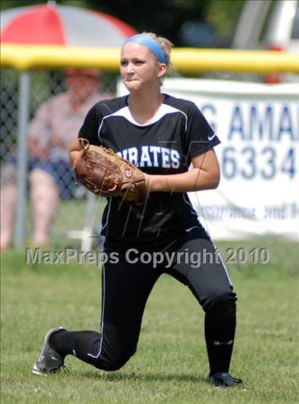 Thumbnail 1 in Cobden v. Cumberland (IHSA Class 1A Super-Sectional) photogallery.