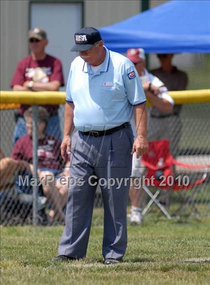 Thumbnail 2 in Cobden v. Cumberland (IHSA Class 1A Super-Sectional) photogallery.