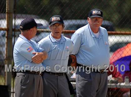 Thumbnail 1 in Cobden v. Cumberland (IHSA Class 1A Super-Sectional) photogallery.