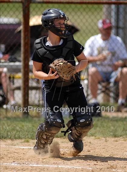 Thumbnail 1 in Cobden v. Cumberland (IHSA Class 1A Super-Sectional) photogallery.