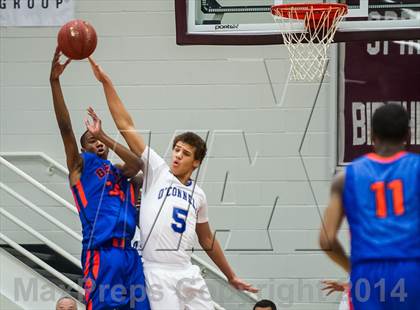 Thumbnail 1 in Bishop O'Connell vs. Rainier Beach (Spalding Hoophall Classic) photogallery.