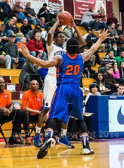 Thumbnail 1 in Bishop O'Connell vs. Rainier Beach (Spalding Hoophall Classic) photogallery.