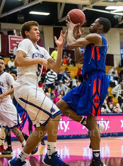 Thumbnail 3 in Bishop O'Connell vs. Rainier Beach (Spalding Hoophall Classic) photogallery.