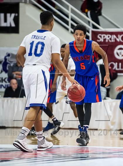 Thumbnail 1 in Bishop O'Connell vs. Rainier Beach (Spalding Hoophall Classic) photogallery.