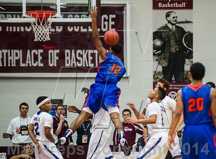 Thumbnail 2 in Bishop O'Connell vs. Rainier Beach (Spalding Hoophall Classic) photogallery.