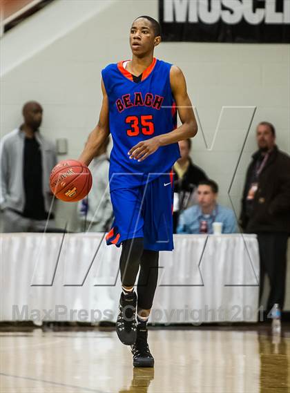 Thumbnail 2 in Bishop O'Connell vs. Rainier Beach (Spalding Hoophall Classic) photogallery.