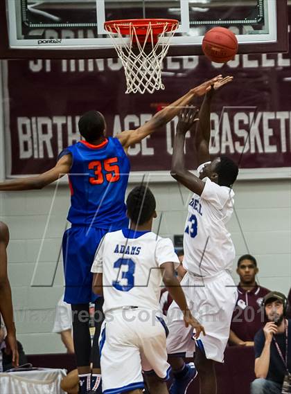 Thumbnail 1 in Bishop O'Connell vs. Rainier Beach (Spalding Hoophall Classic) photogallery.