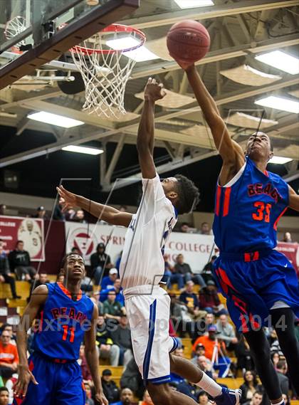 Thumbnail 1 in Bishop O'Connell vs. Rainier Beach (Spalding Hoophall Classic) photogallery.