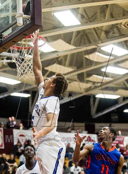 Thumbnail 2 in Bishop O'Connell vs. Rainier Beach (Spalding Hoophall Classic) photogallery.