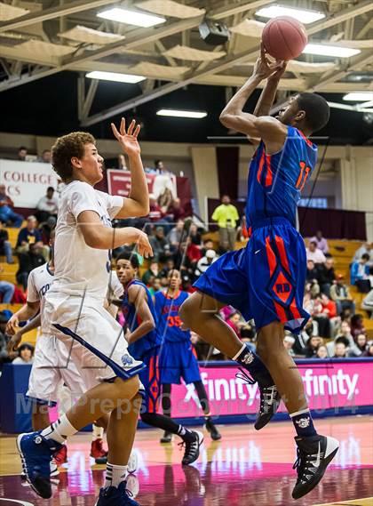 Thumbnail 1 in Bishop O'Connell vs. Rainier Beach (Spalding Hoophall Classic) photogallery.