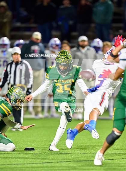 Thumbnail 2 in Tidehaven vs. Lexington (UIL 3A D2 Football Quarterfinal) photogallery.