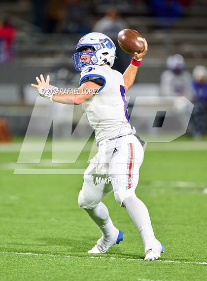 Thumbnail 1 in Tidehaven vs. Lexington (UIL 3A D2 Football Quarterfinal) photogallery.