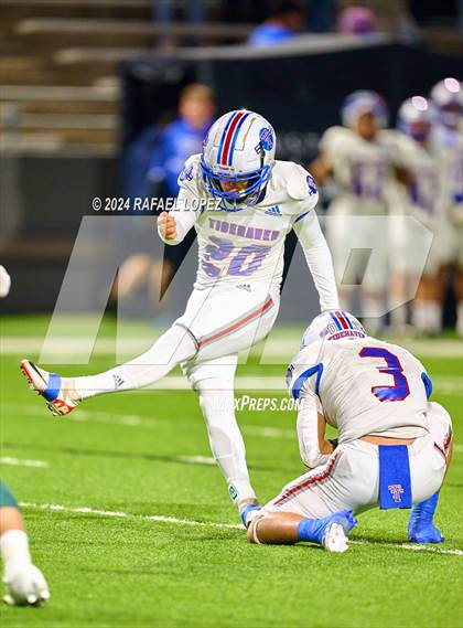Thumbnail 2 in Tidehaven vs. Lexington (UIL 3A D2 Football Quarterfinal) photogallery.