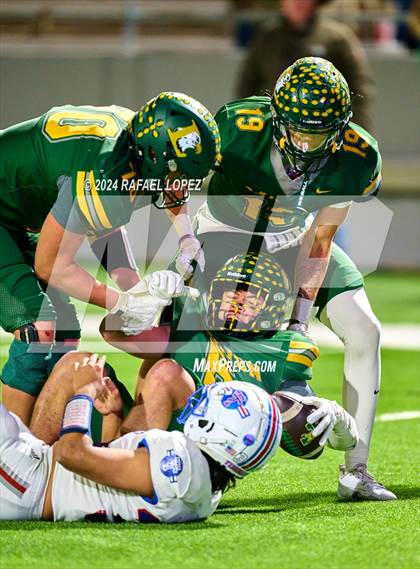 Thumbnail 2 in Tidehaven vs. Lexington (UIL 3A D2 Football Quarterfinal) photogallery.